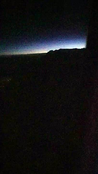 Vol en avion au-dessus d'un orage sur les Alpes !