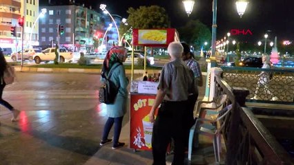 TOKAT ENGELLİ KUZENLER, MISIR SATARAK GEÇİMLERİNİ SAĞLIYOR