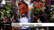 شاهد: سكان بلدة إيطالية يشيعون جثمان ضابط شرطة قتل على يد شابين أمريكيين