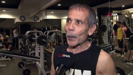 Dünya şampiyonunun yarım asrı aşan spor tutkusu hayrete düşürüyor