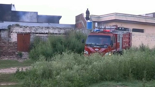 Mindestens 18 Tote: Flugzeug der Luftwaffe stürzt in Wohngebiet