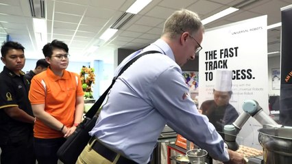 Singapour: Sophie, le robot serveur de nouilles à grande vitesse