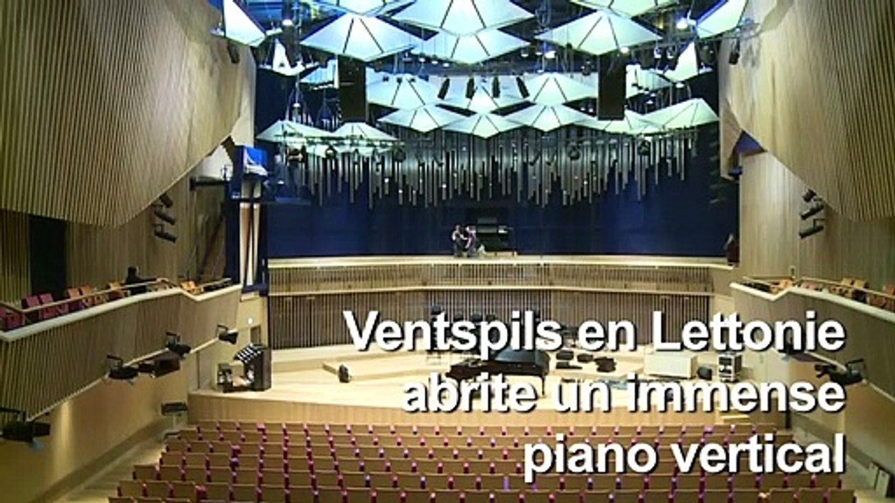 Un immense piano vertical donne le ton en Lettonie