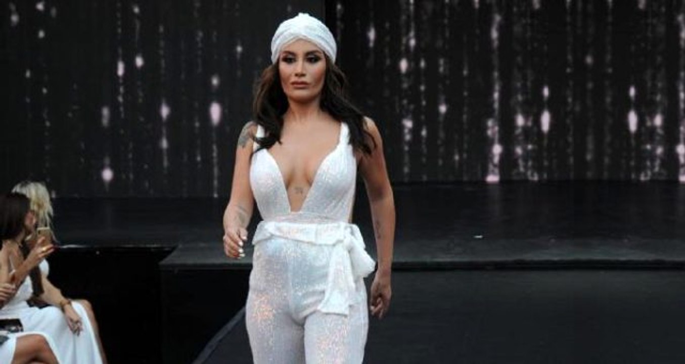 İrem Derici'den kız arkadaşına ilginç teklif: Evlen benimle!