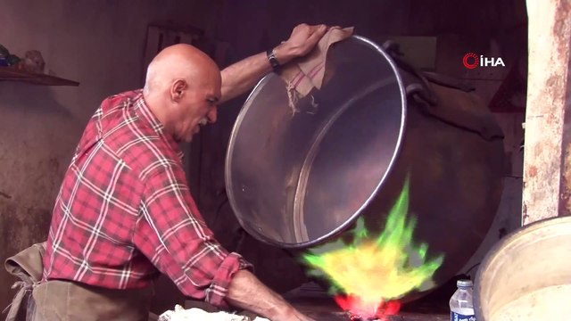 Bayram öncesinde bakır kazan ve tencereler kalaylanıyor