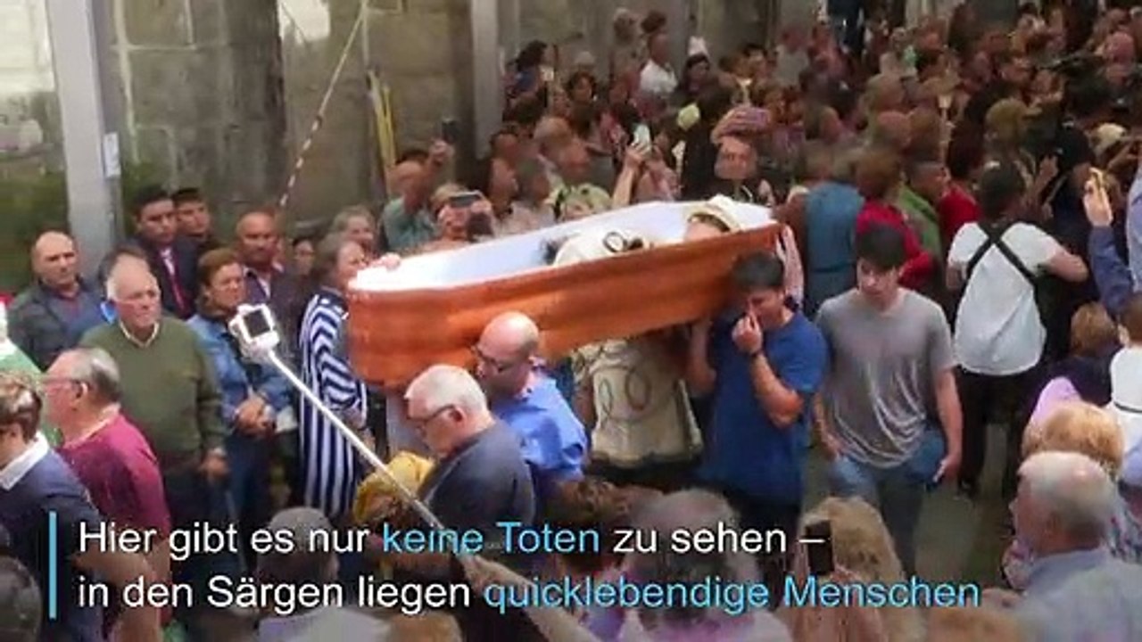 Untot im sarg - bizarre prozession in spanien