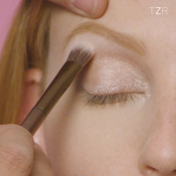 Makeup Minute: Rose Eyes