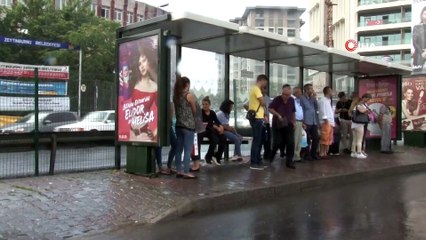 İstanbul’da Beklenmeyen Yağmur Vatandaşları Hazırlıksız Yakaladı