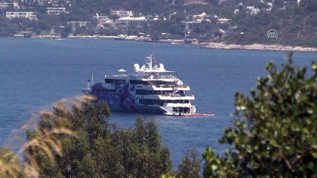 Dış dizaynıyla ilgi odağı olan süper yat Bodrum'da - MUĞLA