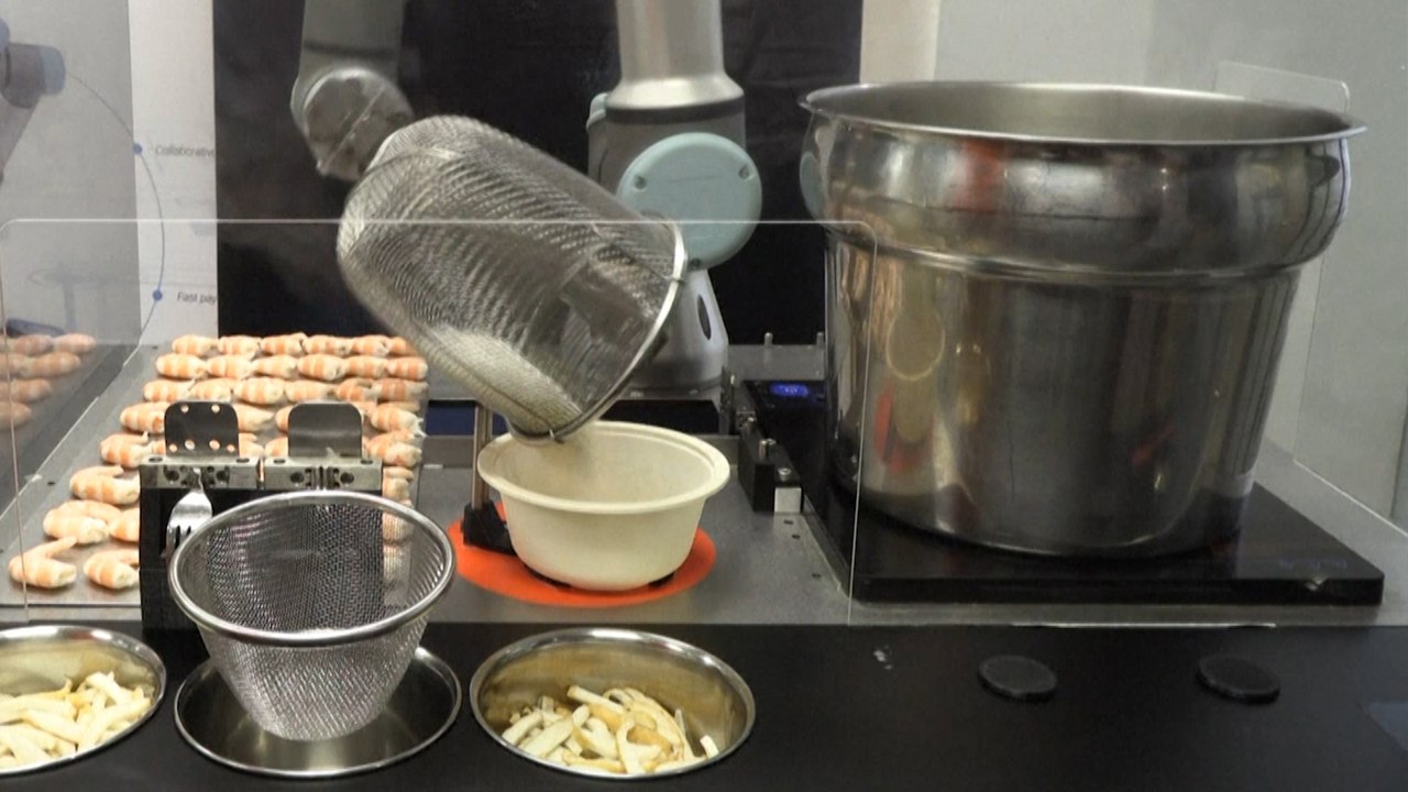Sophie, the robot chef that cooks nearly perfec...