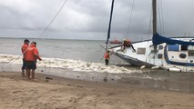 Coup de vent sur l’Ouest. Un voilier de 12 m échoué sur une plage de Saint-Nazaire