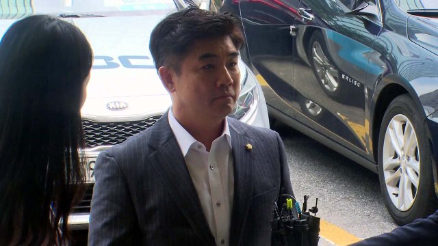 '패스트트랙 충돌' 민주당 김병욱 의원 경찰 출석... 한국당 조사 응해야 / YTN