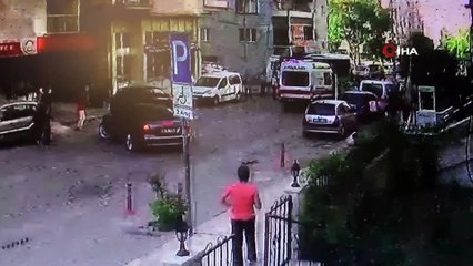 Otomobilin otobüsle çarpıştığı kaza anı kamerada