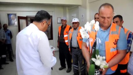 Para dolu çantayı sahibine teslim eden işçi ödüllendirildi