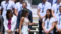 La Reina apuesta por el blanco antes de viajar a Mallorca