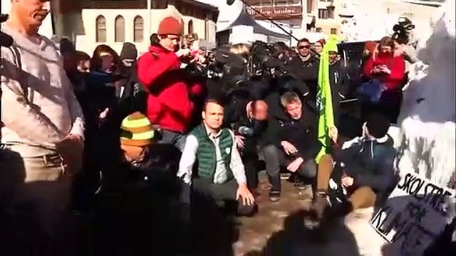 الناشطة السويدية تونبرغ تقرر الإبحار بمركب بيئي إلى قمة المناخ بأمريكا