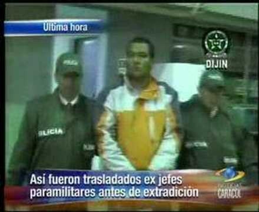 Imágenes de la salida de los ex paramilitares extraditados