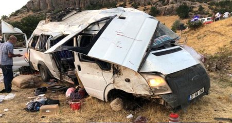 Diyarbakır-Bingöl kara yolunda minibüs devrildi: 10'u ağır 25 yaralı var
