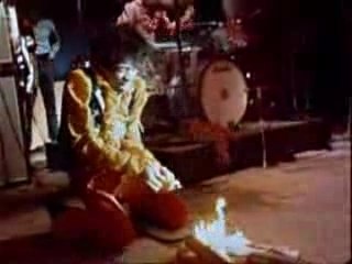 Jimi hendrix destroy his guitar