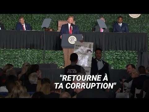 Donald Trump interrompu en plein discours par un élu musulman antiraciste