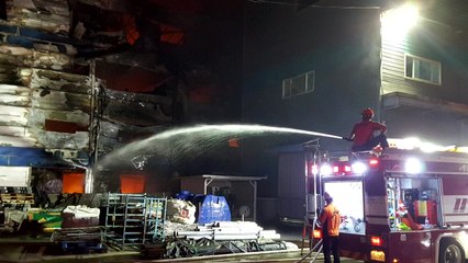 부산 한의원서 큰불...건물 세 동 불타 / YTN