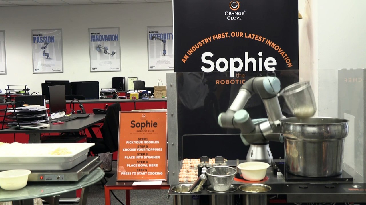 Laksa-making robot: Sophie the robot whips up o...