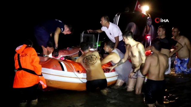 Denize düşen vatandaşı kurtarmak için saniyelerle yarıştılar