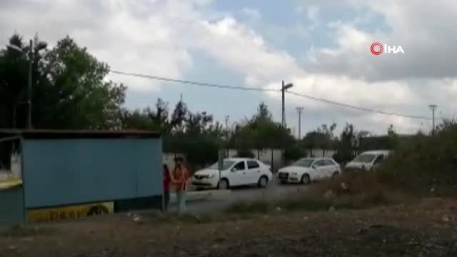 Kadın, cadde ortasında tartıştığı erkek arkadaşına böyle tokat attı