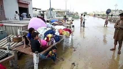 Deadly flooding paralyses Karachi