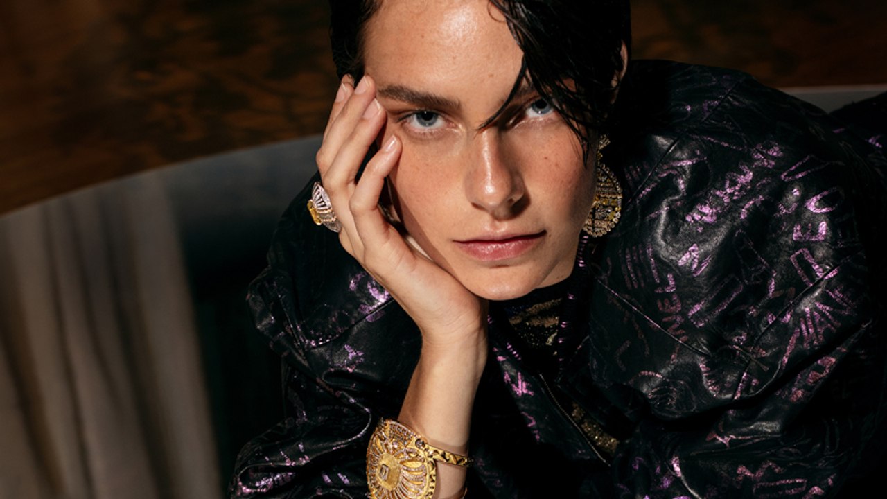 مجوهرات Le Paris Russe De Chanel في جلسة تصوير...