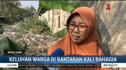 Warga Keluhkan Timbunan Sampah di Kali Bahagia