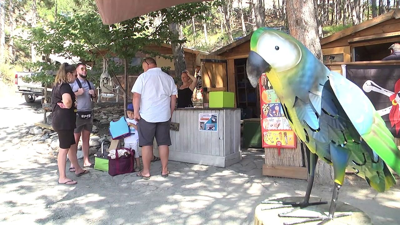 Idée vacances : accoster sur la BD Pirates au bord de Serre-Ponçon