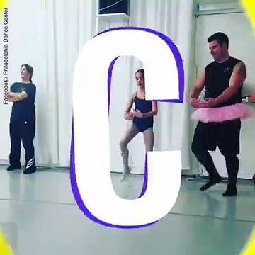 Ces papas participent au cours de danse de leurs enfants