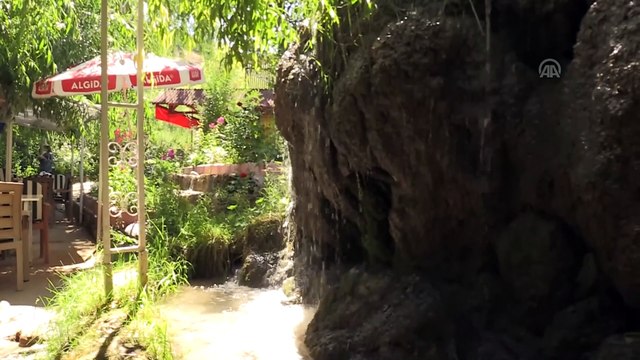 Sıcaktan bunalanlar Girlevik Şelalesi'nde serinliyor - ERZİNCAN