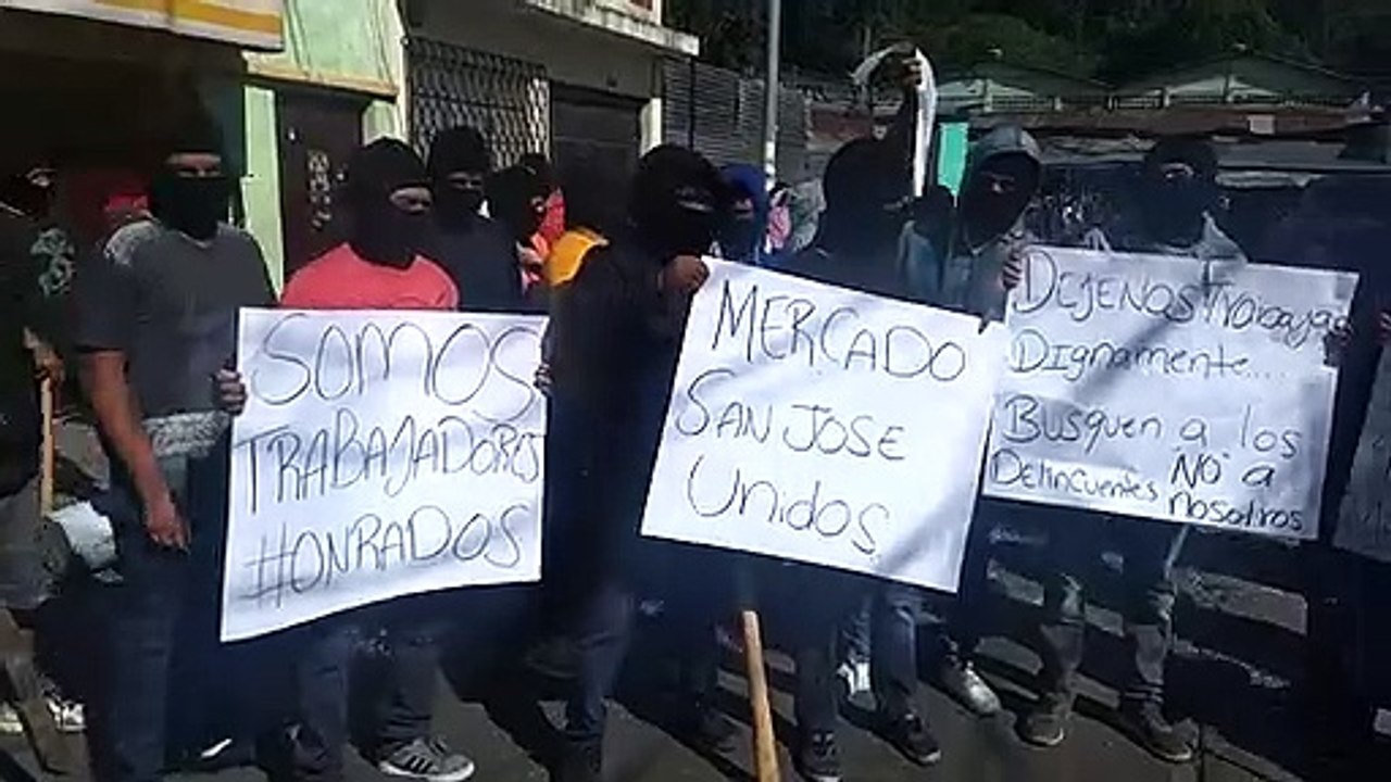 Se oponen a operativos contra productos de contrabando
