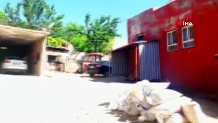 Mahalle sakinleri ellerinde sopalarla hırsız kovaladı
