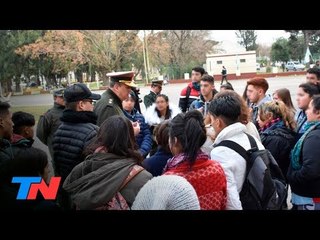 9 mil inscriptos para el “Servicio Cívico Voluntario en Valores": enseñan oficios a los NI NI