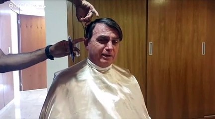 شاهد: الرئيس البرازيلي يلغي موعده مع وزير الخارجية الفرنسي لانشغاله بقص شعره!