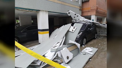 인천에서 강한 바람에 건물 외장재 떨어져...다친 사람 없어 / YTN