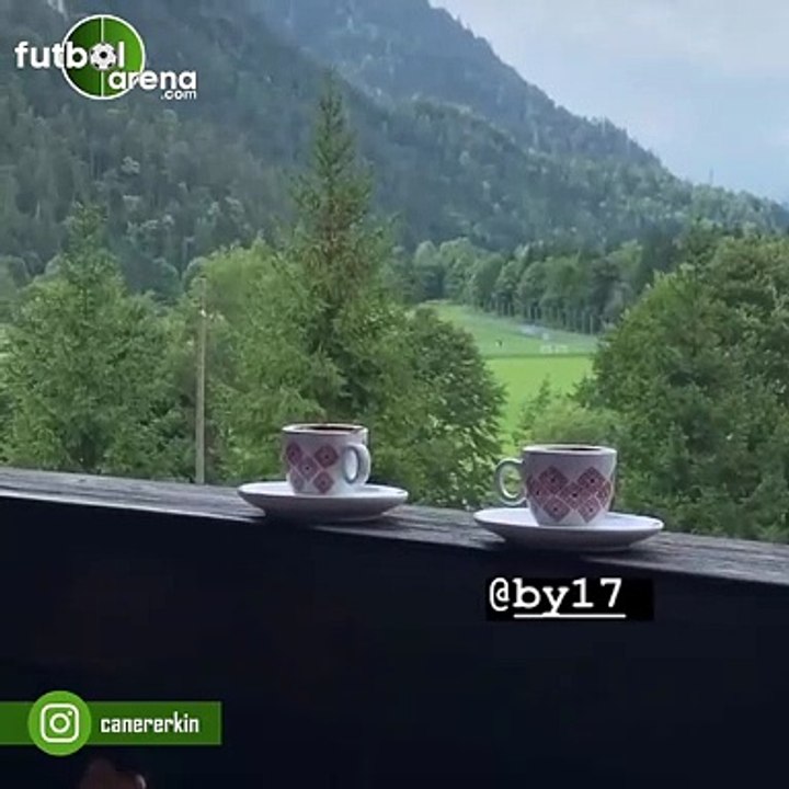 Caner Erkin ve Burak Yılmaz, Ahmet Kaya dinliyor