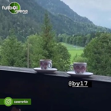 Caner Erkin ve Burak Yılmaz, Ahmet Kaya dinliyor