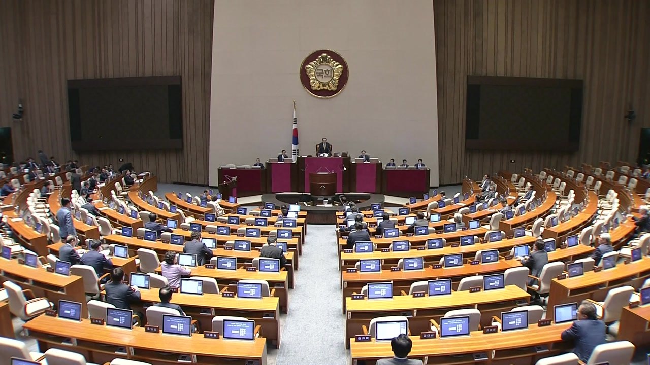 국회 정보위, 국정원 보고 진행...오후 본회의서 추경 처리 / YTN