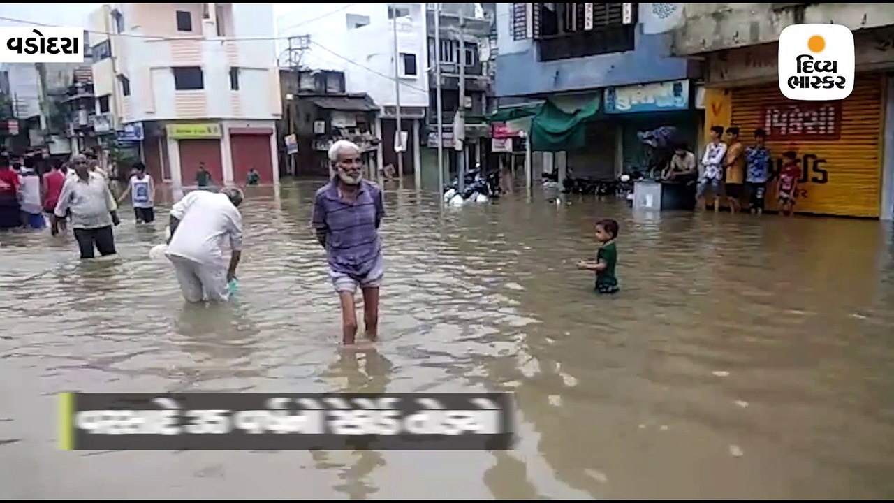 વડોદરામાં જળતાંડવ, 962 લોકોનું સલામત સ્થળે સ્થળ...