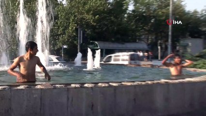 Sıcaktan bunalan çocukların süs havuzunda ölümle dansı