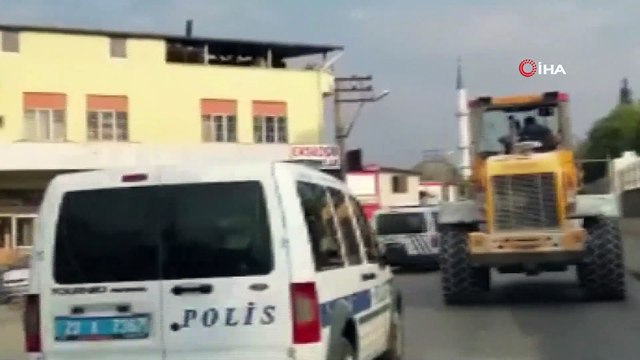 Maaşını alamayınca hem kepçeyi hem polis memurunu kaçırdı