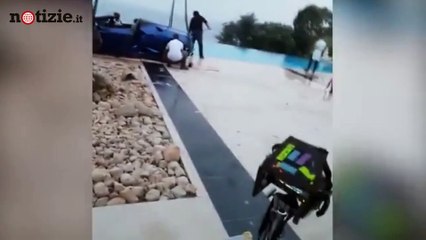 L'ex di Neymar guida con i tacchi e finisce con la Lamborghini in piscina | Notizie.it