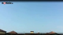 Milano, aerei militari sorvolano il cielo a bassa quota | Notizie.it