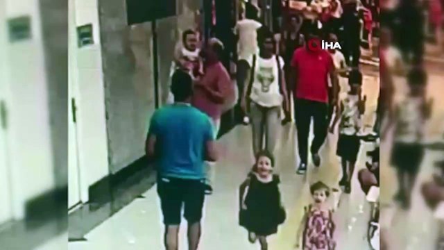 Minik çocuğa acımasız tekme kamerada