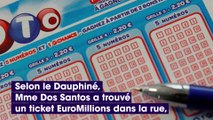 Une femme trouve un ticket EuroMillions en pleine rue et gagne le jackpot !