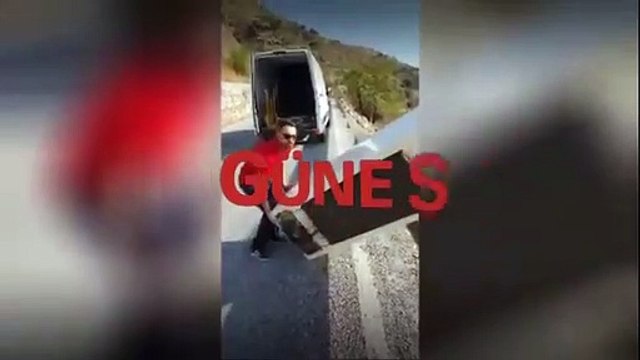 Polisten geri dönüşüm dersi! Geri taşıttı